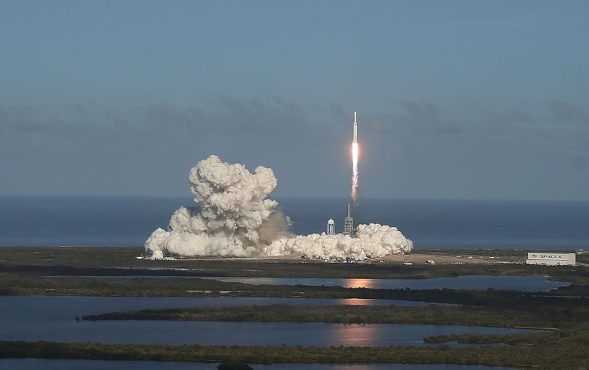 Запуск ракеты Falcon Heavy. Фото Getty