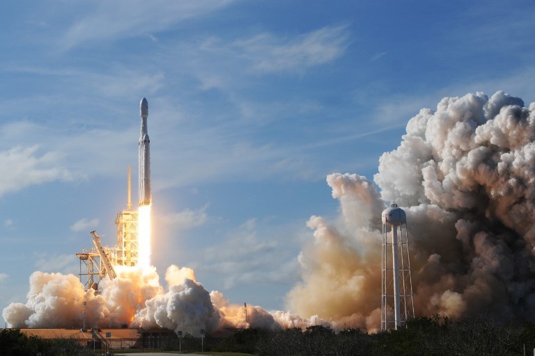 Старт ракета-носителя Falcon Heavy. Фото AFP