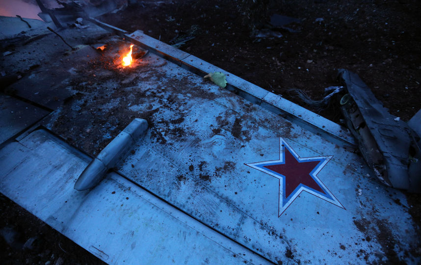 Сбитый в сирийской провинции Идлиб штурмовик Су-25, которым управлял Роман Филипов. Фото AFP