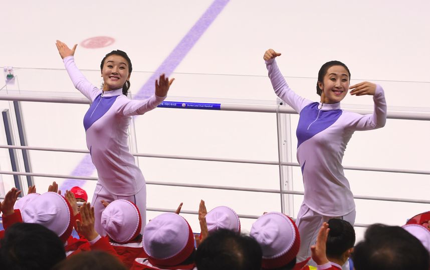 Кореянки поддерживают своих. Фото AFP