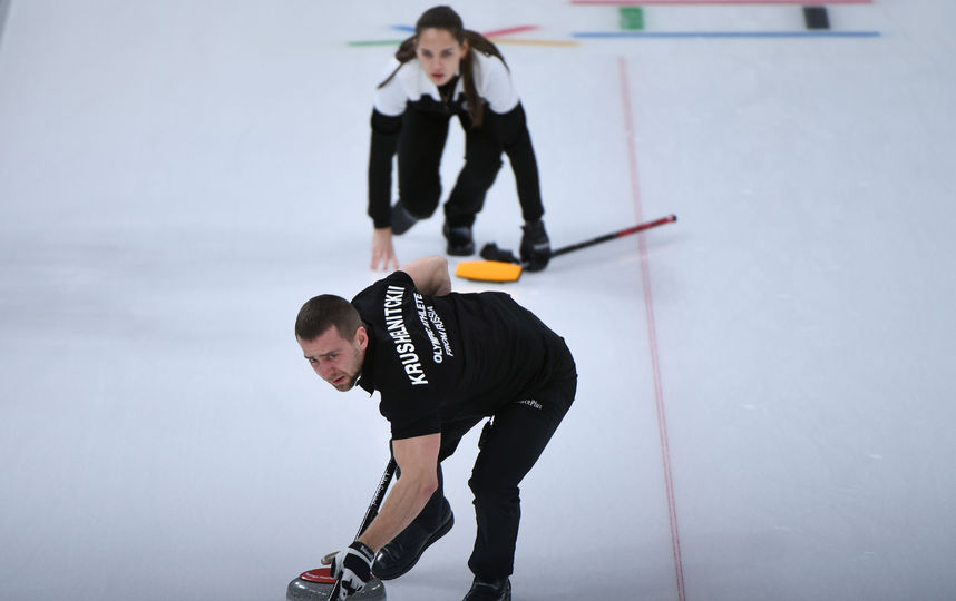 Анастасия Брызгалова и Александр Крушельницкий в матче за 3 место. Фото AFP
