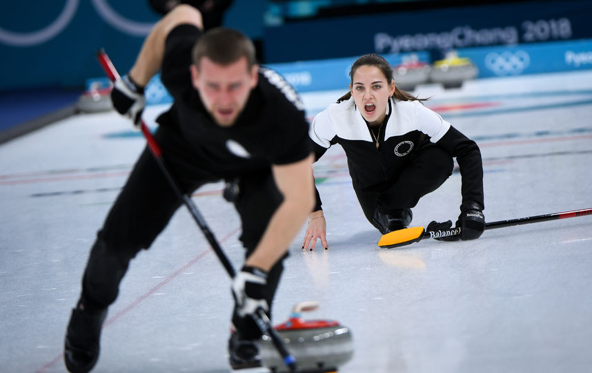 Анастасия Брызгалова и Александр Крушельницкий в матче за 3 место. Фото AFP