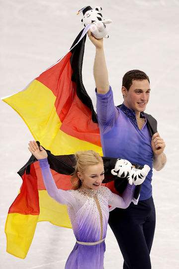 Соревнования спортивных пар на Олимпиаде в Пхенчхане. Алена Савченко и Бруно Массо. Фото Getty