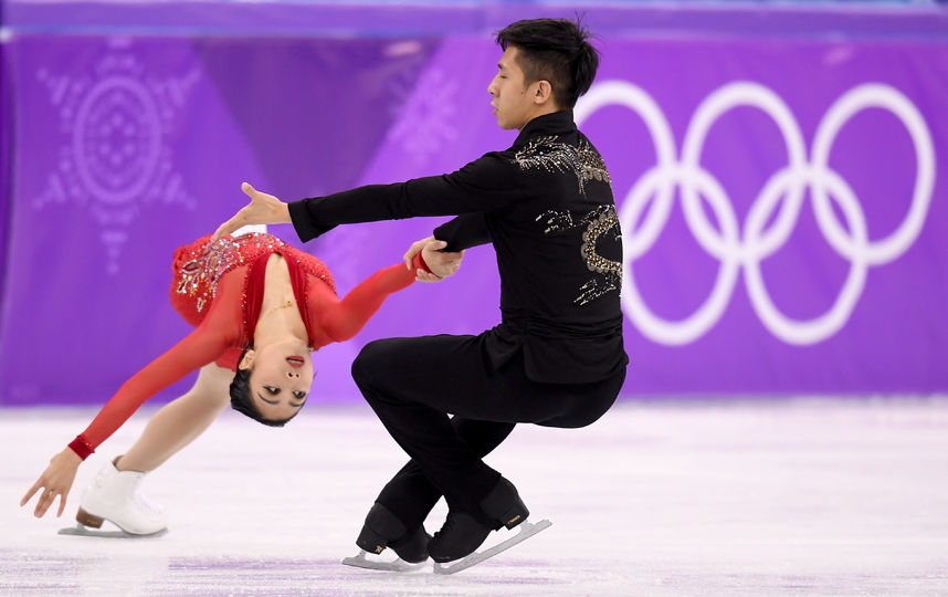 Соревнования спортивных пар на Олимпиаде в Пхенчхане. Китайцы на втором месте. Фото Getty