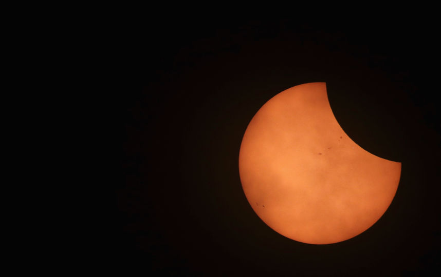 Как наблюдали солнечное затмение в 2017-м году. Фото Getty