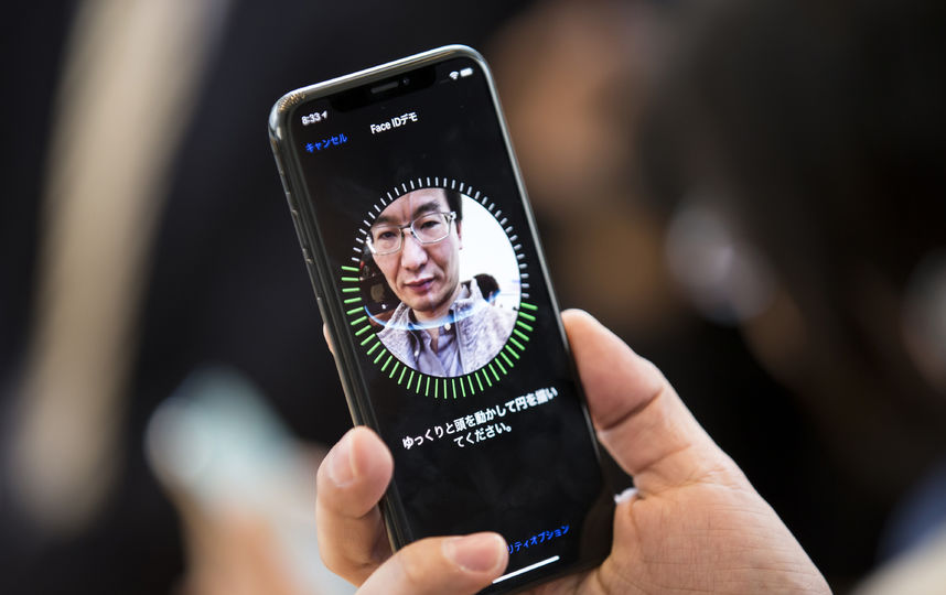 iPhone X стал самым дорогим среди смартфонов Apple. Фото Getty