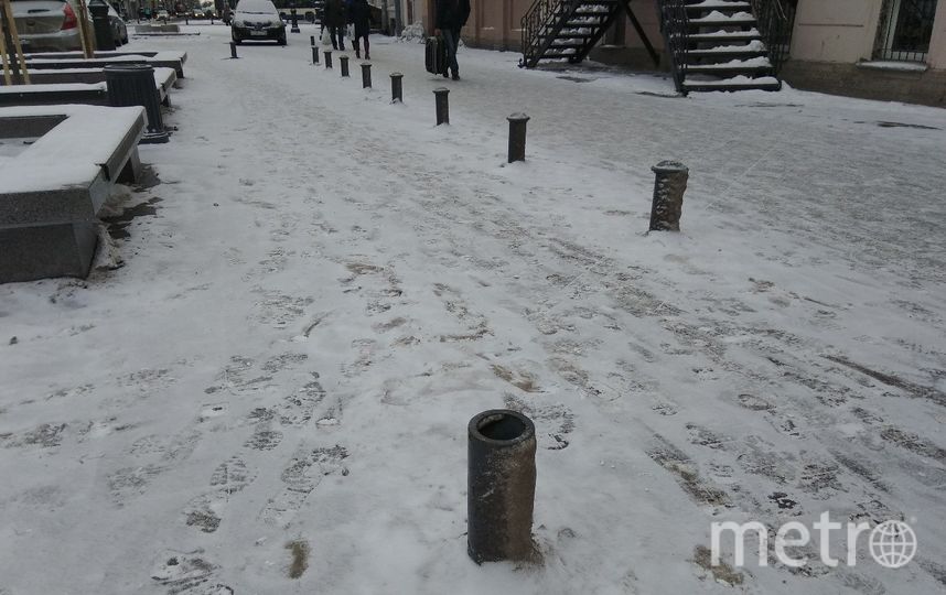 Так выглядит недоделанная новая пешеходная зона недалеко от станции метро «Площадь Восстания». Фото "Metro"