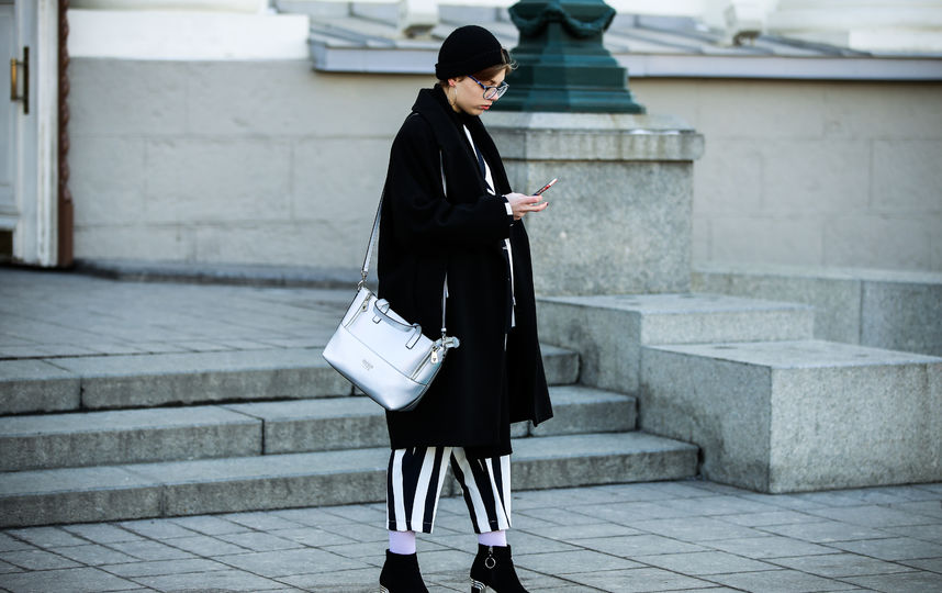 Столичные модники стремятся попасть в объективы фотографов. Фото предоставлено пресс-службой MBFW Russia