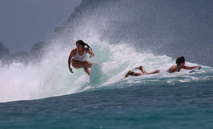 Ягодицы сёрфингисток запретили снимать крупным планом. Фото Все - скриншот Instagram