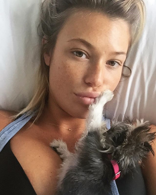  .   Instagram: @samanthahoopes