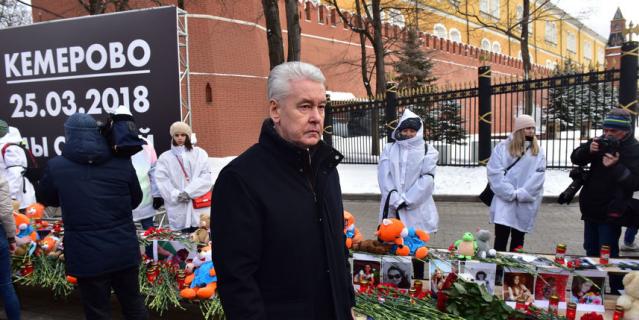 К мемориалу возложил букет алых гвоздик мэр Москвы Сергей Собянин. К мемориалу возложил букет алых гвоздик мэр Москвы Сергей Собянин.