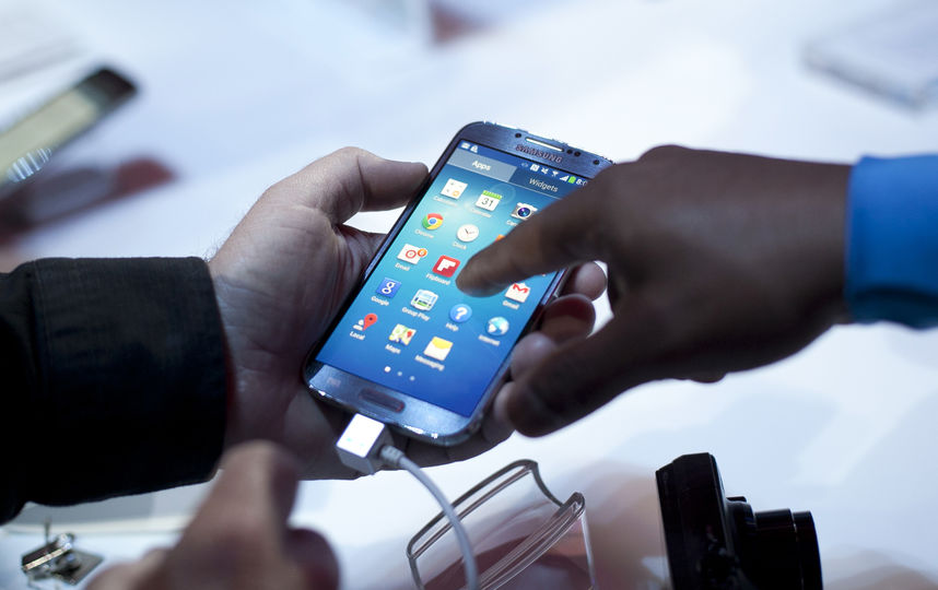 Вредоносное ПО попадает в телефоны через приложения, скачиваемые со сторонних сайтов. Фото Getty