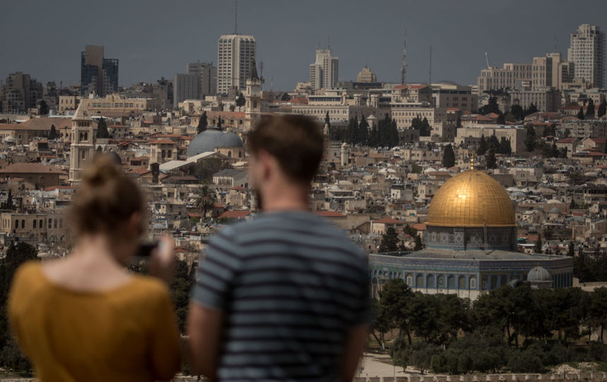 В Иерусалиме проходят предпасхальные шествия - туда съехались со всего мира тысячи туристов и паломников. Фото Getty