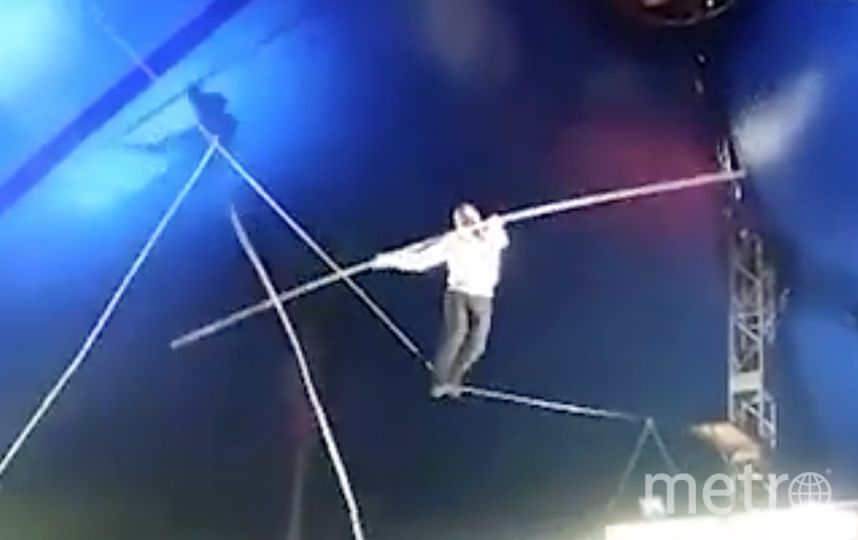 Под Иркутском канатоходец упал во время трюка под куполом цирка. Видео