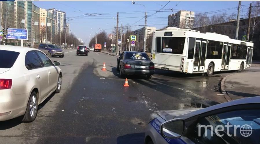 Mercedes разворотило: Подробности ДТП с автобусом в Петербурге