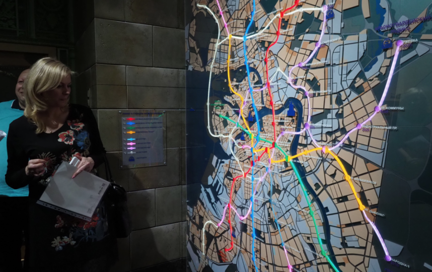 Схему развития метро  Петербурга, фрагменты мозаичного панно с разных станций показали в музее