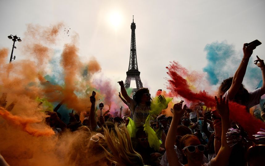 Цветной марафон проводится с 2011 года под слоганом "Самые счастливые 5 километров на планете". Фото AFP