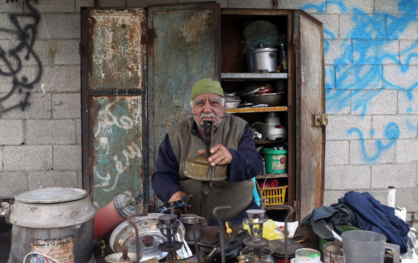 Ремонтник кухонных принадлежностей, Палестина и близлежащие территории. Фото AFP