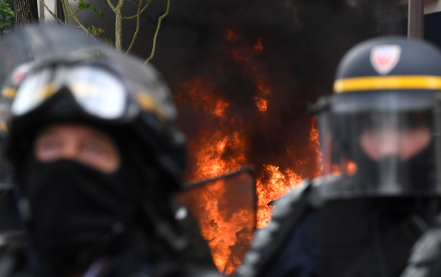 В Париже вспыхнули беспорядки. Фото AFP