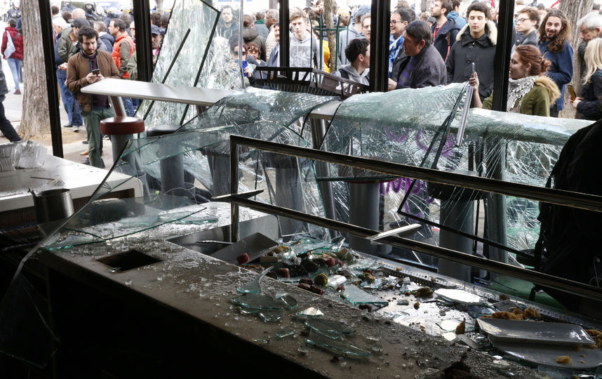 В Париже вспыхнули беспорядки. Фото AFP