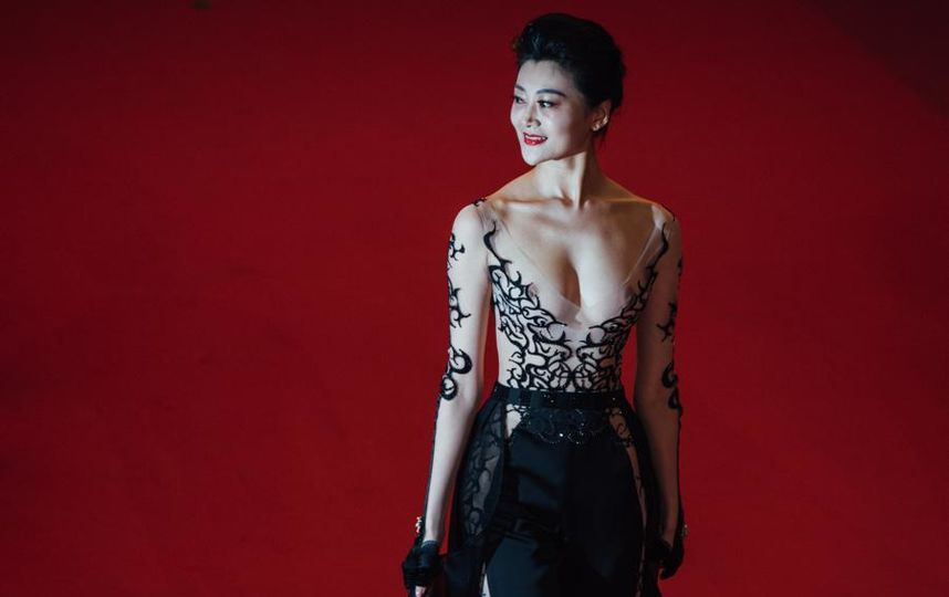 Красная дорожка Каннского кинофестиваля. Гостья из Китая. Фото Getty
