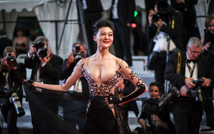 Красная дорожка Каннского кинофестиваля. Гостья из Китая. Фото Getty