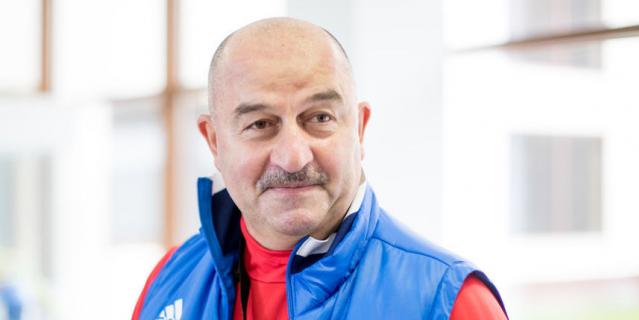 Главный тренер сборной России по футболу Станисла Черчесов. Главный тренер сборной России по футболу Станисла Черчесов.