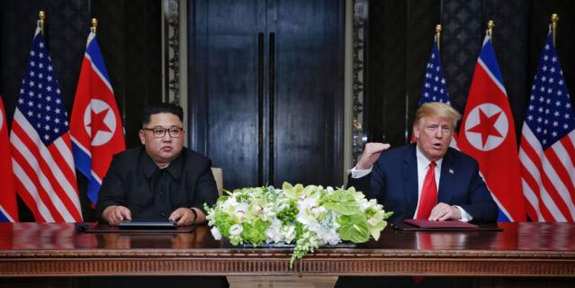 Дональд Трамп и Ким Чен Ын. Дональд Трамп и Ким Чен Ын.