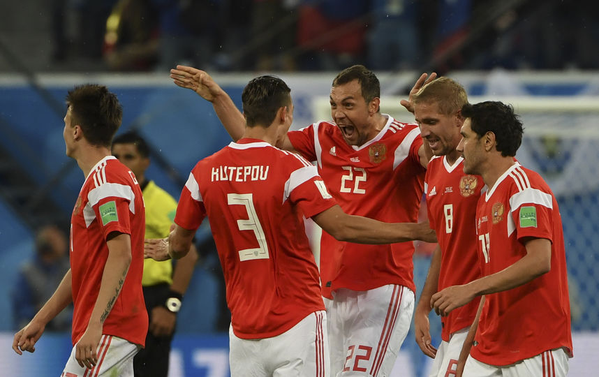 Российские футболисты в матче против сборной Египта. Фото AFP