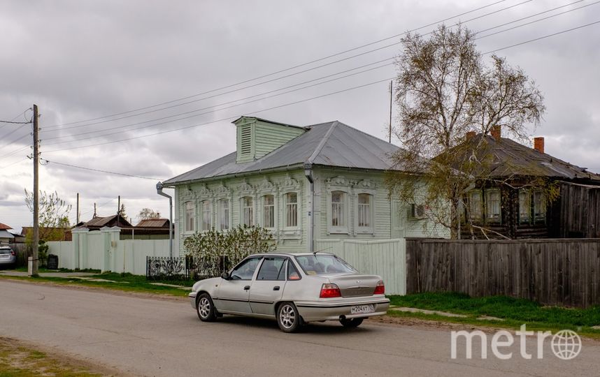 В селе Покровское супруги Смирновы построили точную копию  дома Распутина. Фото Алена Бобрович, "Metro"