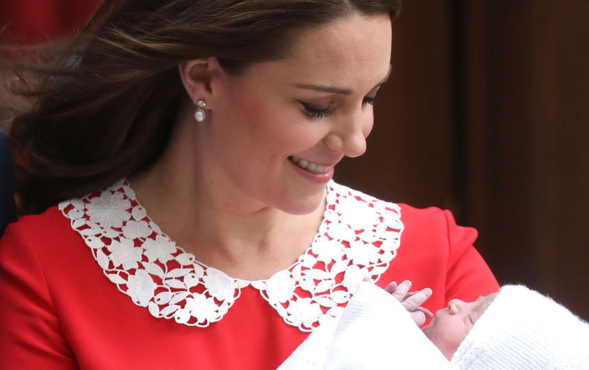 Кейт Миддлтон с новорождённым принцем Луи. Фото Getty