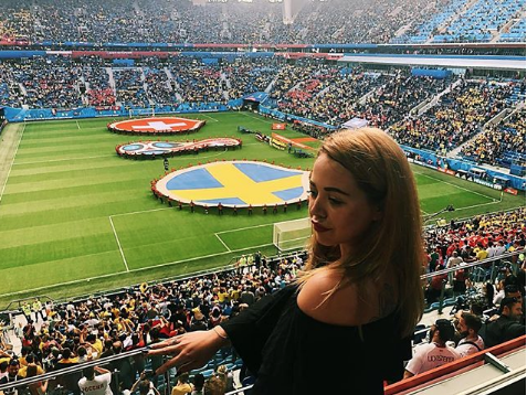 Болельщица матча Швеция – Швейцария. Фото Instagram/wannasurfonbali