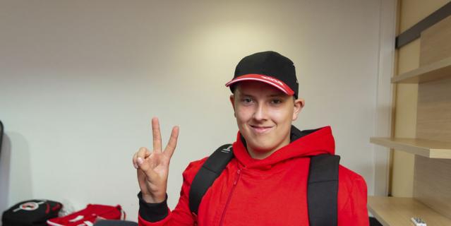 Флагоносец Максим Обидин. Флагоносец Максим Обидин.