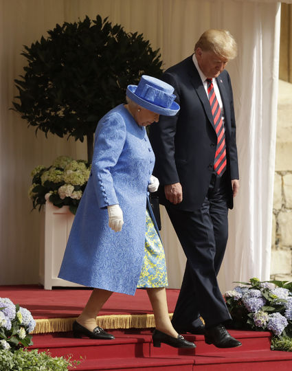 Елизавета II и Дональд Трамп. Фото AFP