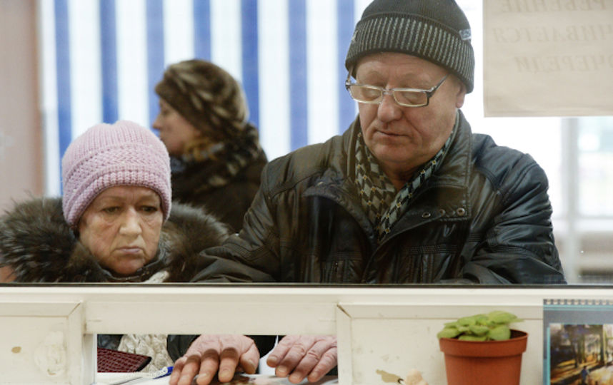 Политолог Николай Михеев отмечает, что очень важно прописать в законопроекте гарантии трудоустройства граждан. Фото РИА Новости