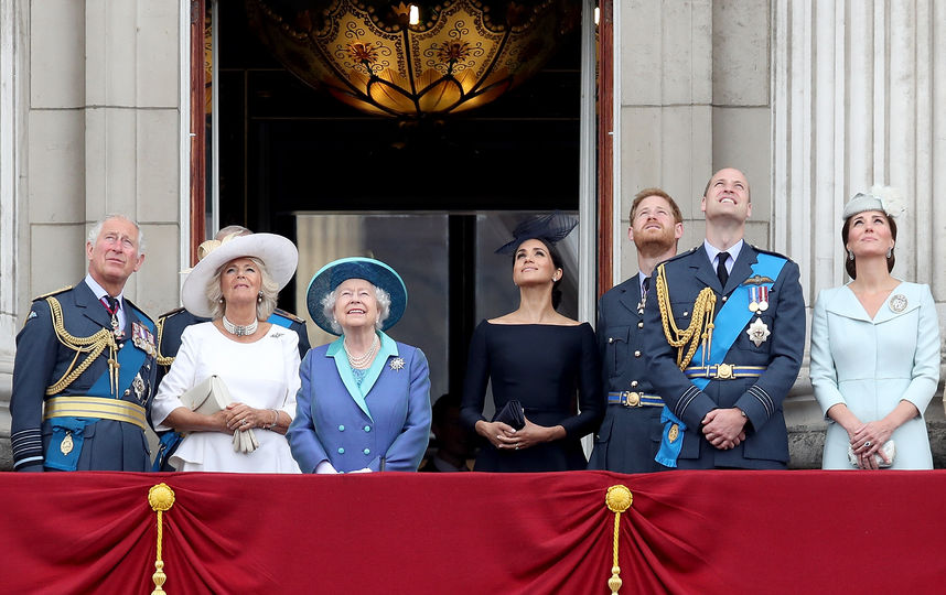 Принц Чарльз, Камилла Паркер-Боулз, Елизавета II, Меган Маркл, принц Гарри, принц Уильям и Кейт Миддлтон. Фото Getty