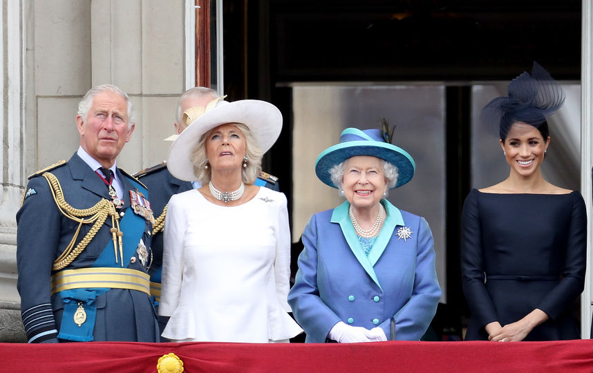 Принц Чарльз, Камилла Паркер-Боулз, Елизавета II и Меган Маркл. Фото Getty