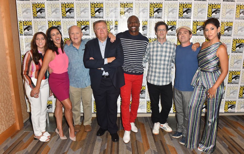 Актеры сериала "Бруклин 9-9" на Comic-Con 2018 в Сан Диего. Фото Getty