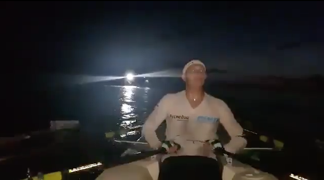 Гребцы пересекают Чёрное море. Фото Скриншот видео: https://vk.com/video-110511200_456239217
