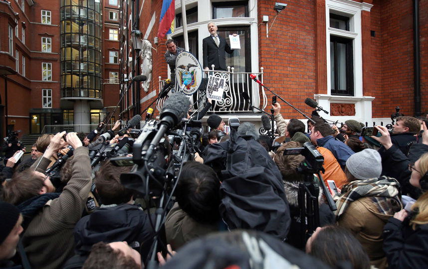 Джулиан Ассанж в посольстве Эквадора в Лондоне. Фото Getty