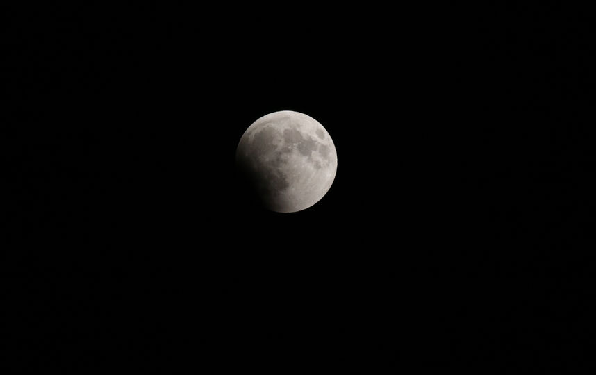 Лунное затмение 27 июля 2018 года. Фото AFP