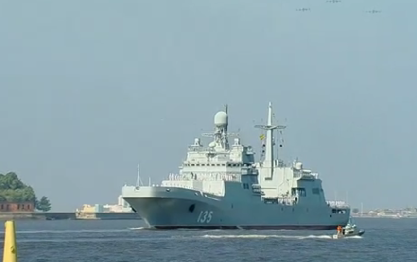 Парад в честь Дня Военно-Морского Флота в Петербурге. Фото скриншот видео www.1tv.ru/live