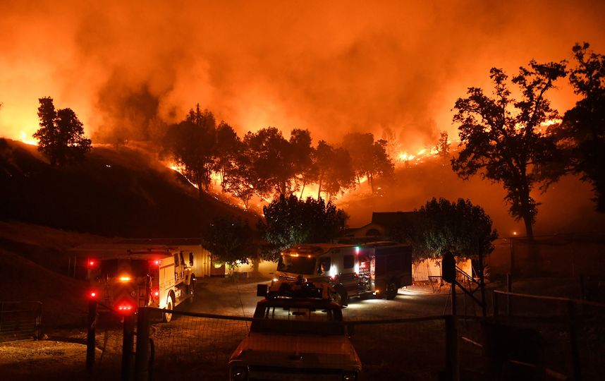 В Калифорнии бушует пожар. Фото AFP