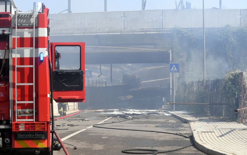 В Болонье произошёл крупный взрыв, повлёкший за собой пожар. Фото AFP