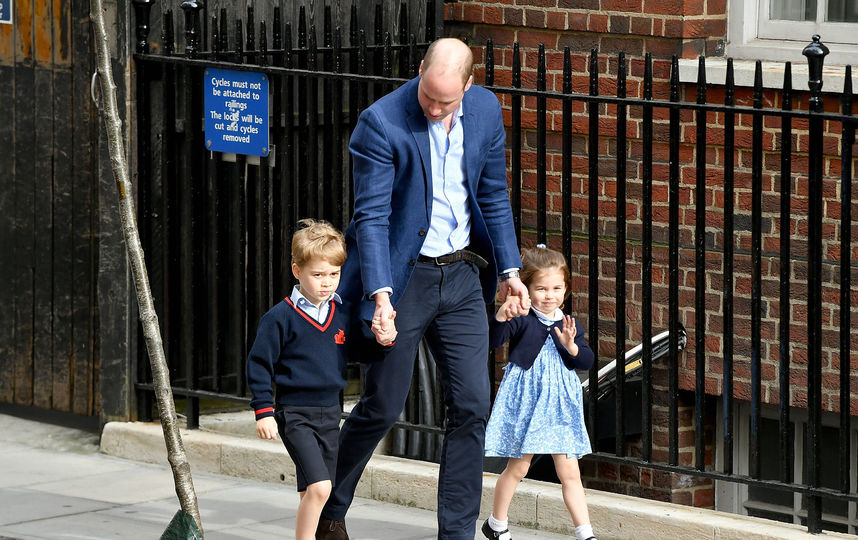 Принц Уильяма приёз детей познакомиться с новорождённым братишкой. Фото Getty