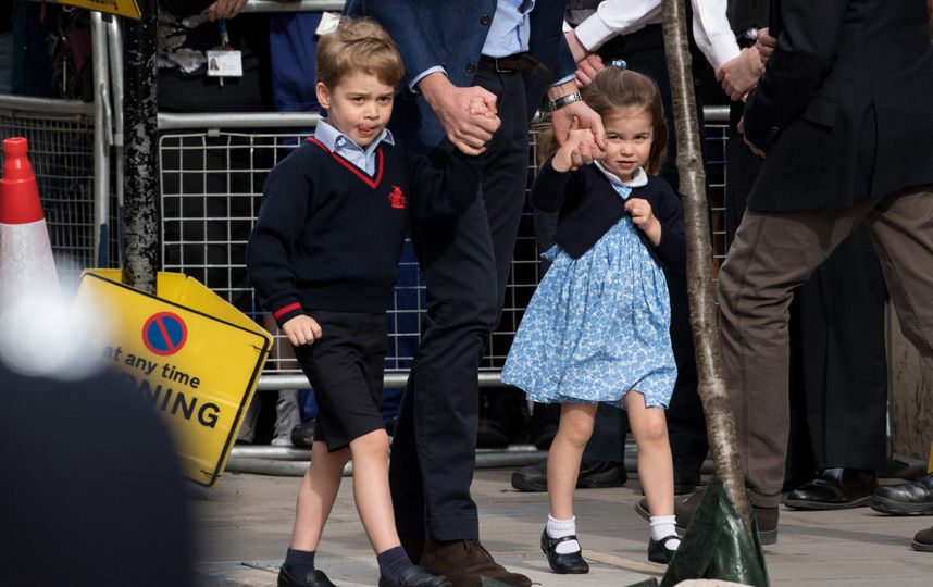 Принц Уильяма приёз детей познакомиться с новорождённым братишкой. Фото Getty