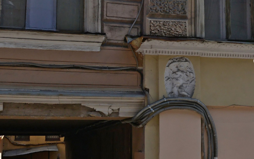 Барельефы на здании. Фото Яндекс.Панорамы