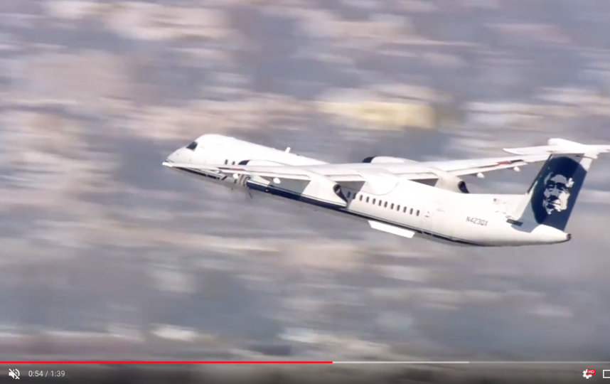 Самолёт марки Horizon Q400, который быз угнан в Сиэтле. Фото скриншот https://www.youtube.com/watch?v=D2-RqLuCnpk