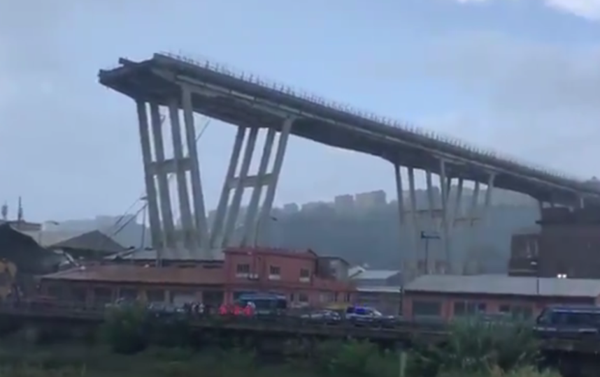 В Генуе ликвидируют последствия обрушения моста. Фото скриншот видео twitter.com/TgrLiguria