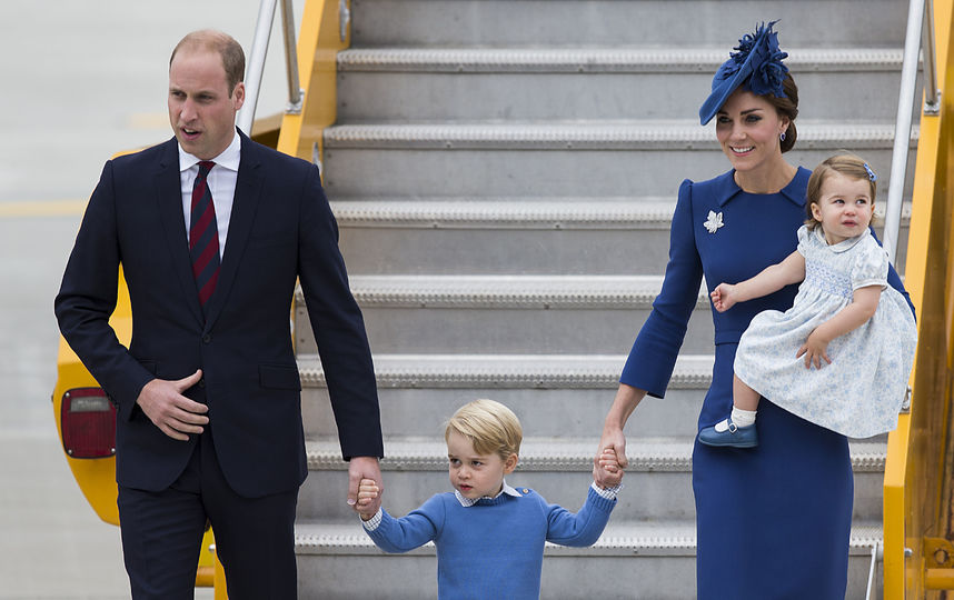 Кейт Миддлтон и принц Уильям с детьми. Фото Getty